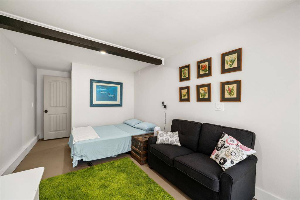 Private guest suite built onto the garage has a really efficient AC unit.