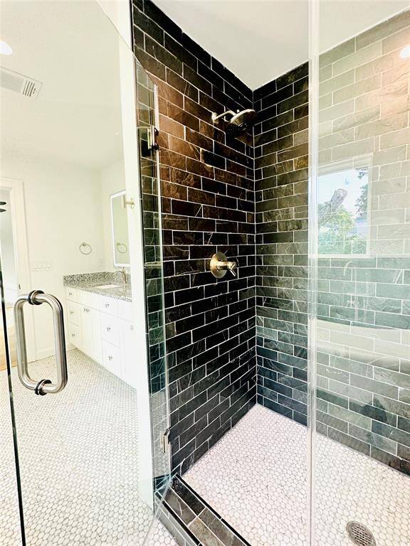 Luxurious walk in shower