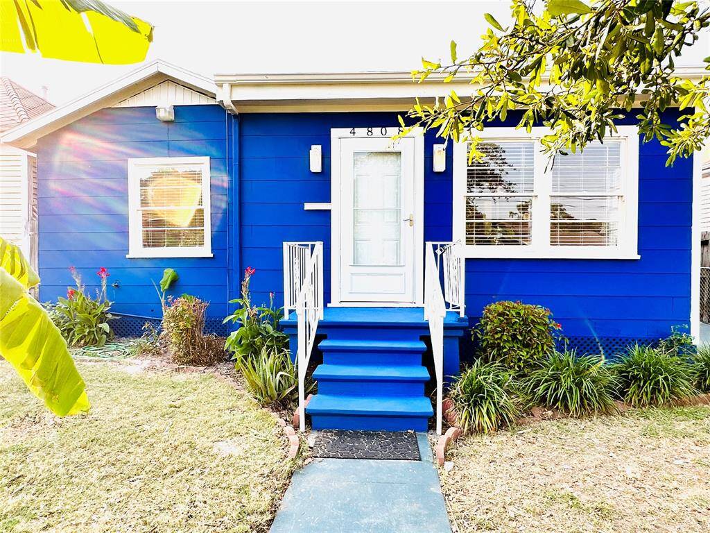 Adorable front elevation