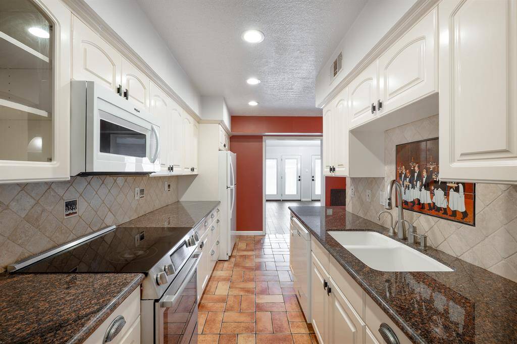 Granite counters. Microwave, oven. Refrig