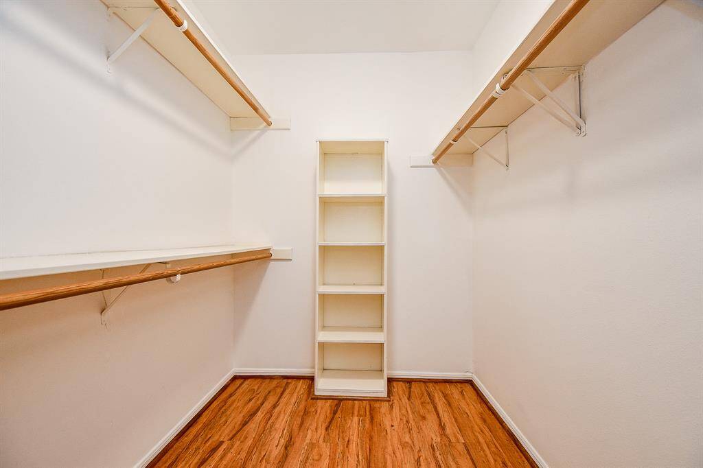 Big primary walk-in closet
