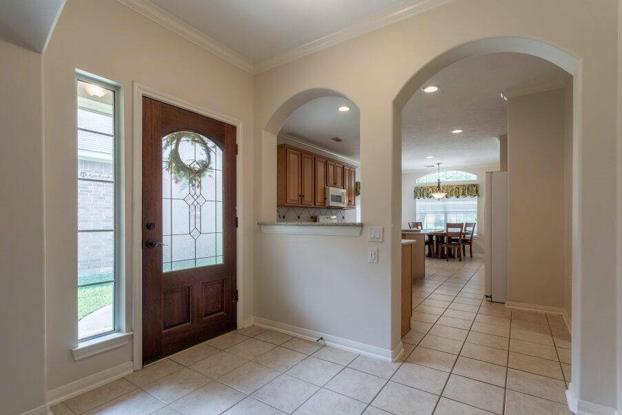 Foyer-Kitchen