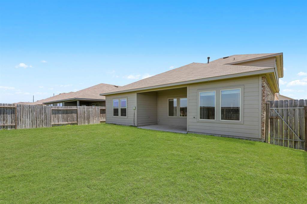 Imagine the space you can create in the oversized backyard! It has room for a pool, outdoor kitchen, gazebo, and more. The sky is the limit!