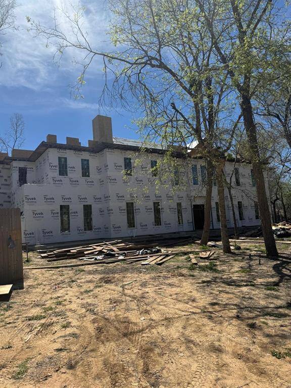 DREAM HOME THAT NEEDS TO BE COMPLETED