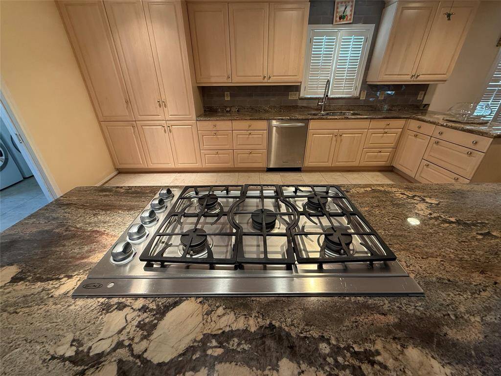 Gas range.