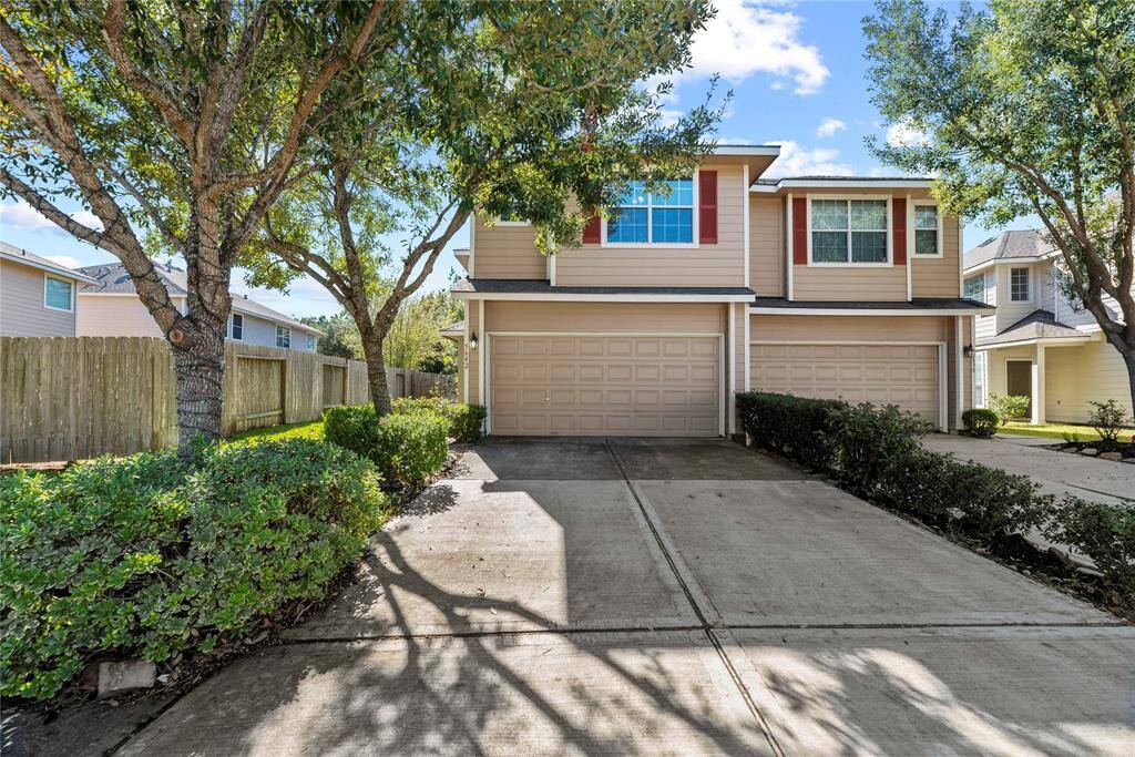 Welcome home to 5642 Claybeck Lane in the prestigious Cinco Ranch community in Katy!