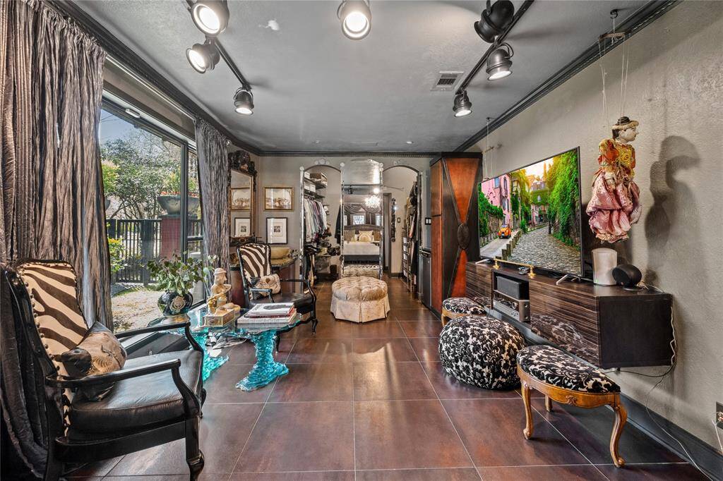The primary suite features a spacious sitting room, providing a cozy retreat within the suite. This additional space offers a perfect spot to relax, read, or enjoy a quiet moment in complete privacy. This room opens to the walk-in closet.