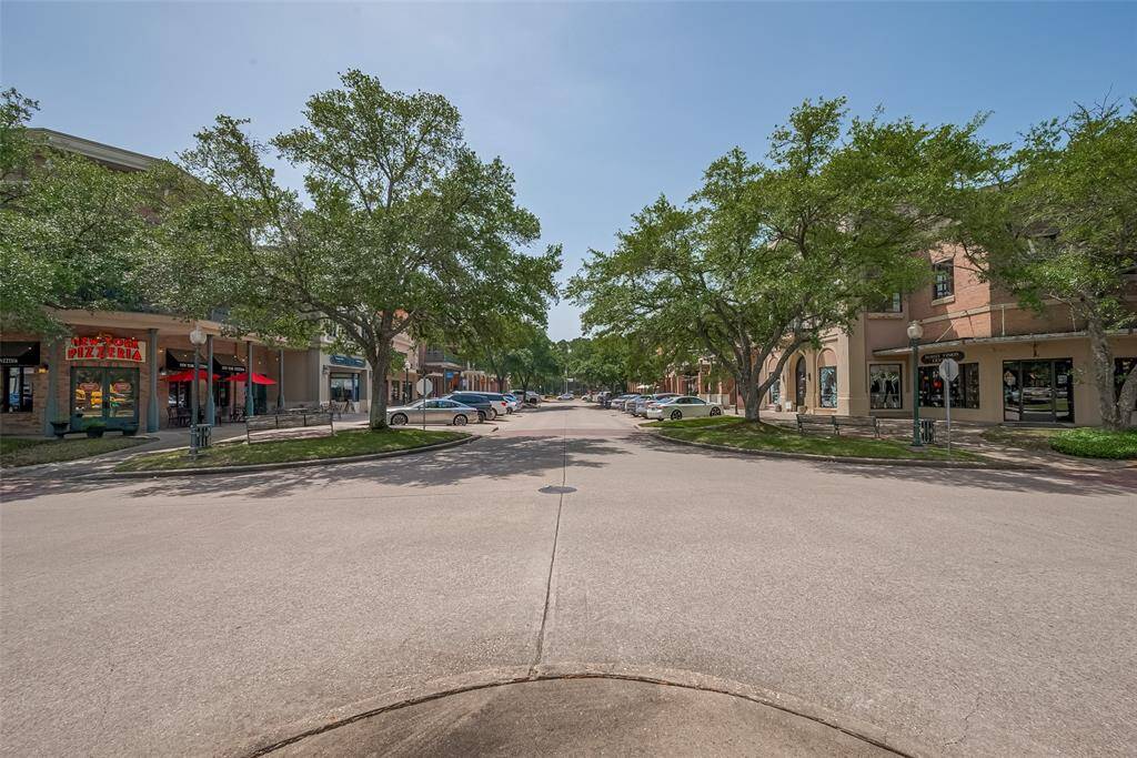 H.E.B. grocery recently built near by.  This walkable "downtown" area features great restaurants, spas, medical, shopping and more.  All just a short 5-10 min drive from your home.
