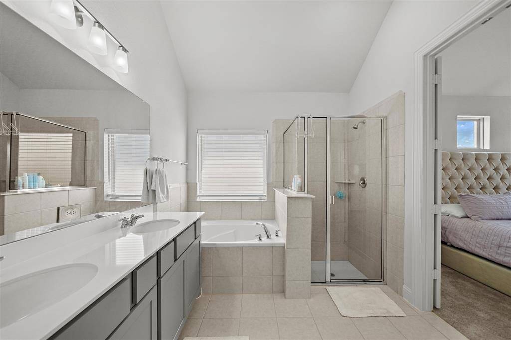 Primary Owner's Bath with Double Sinks, Jetted Tub & Separate Shower.