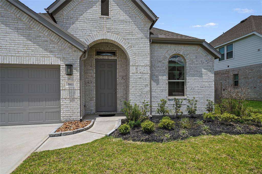 1 Story Brick Home with 2000+SqFT & 2 Car Attached Garage.