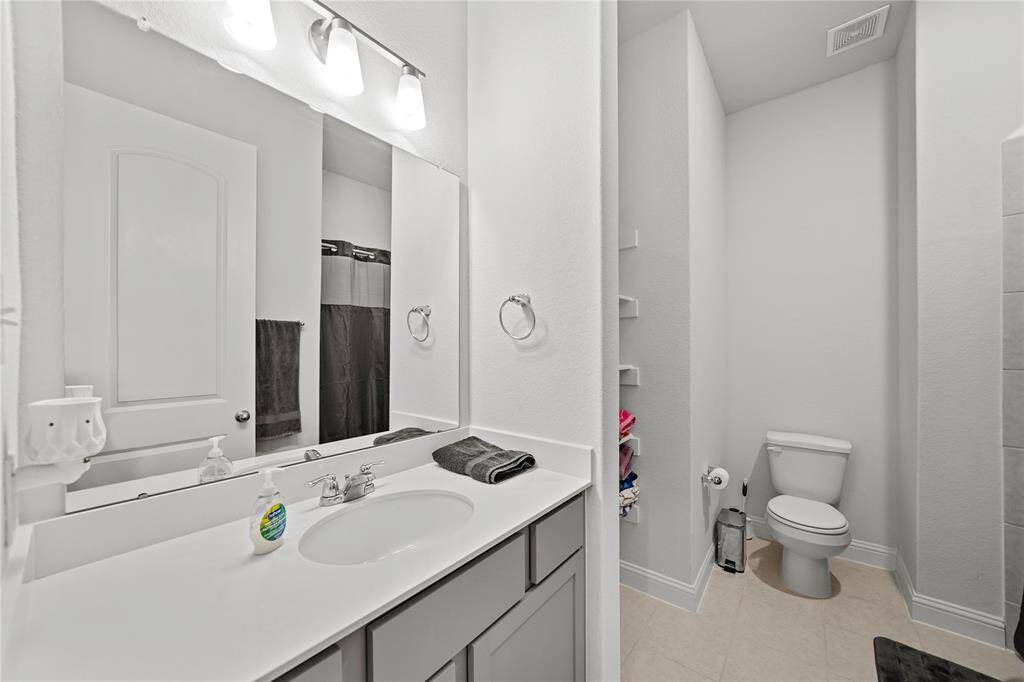 Full Secondary Bath with Tub/Shower Combo & Tons of Storage