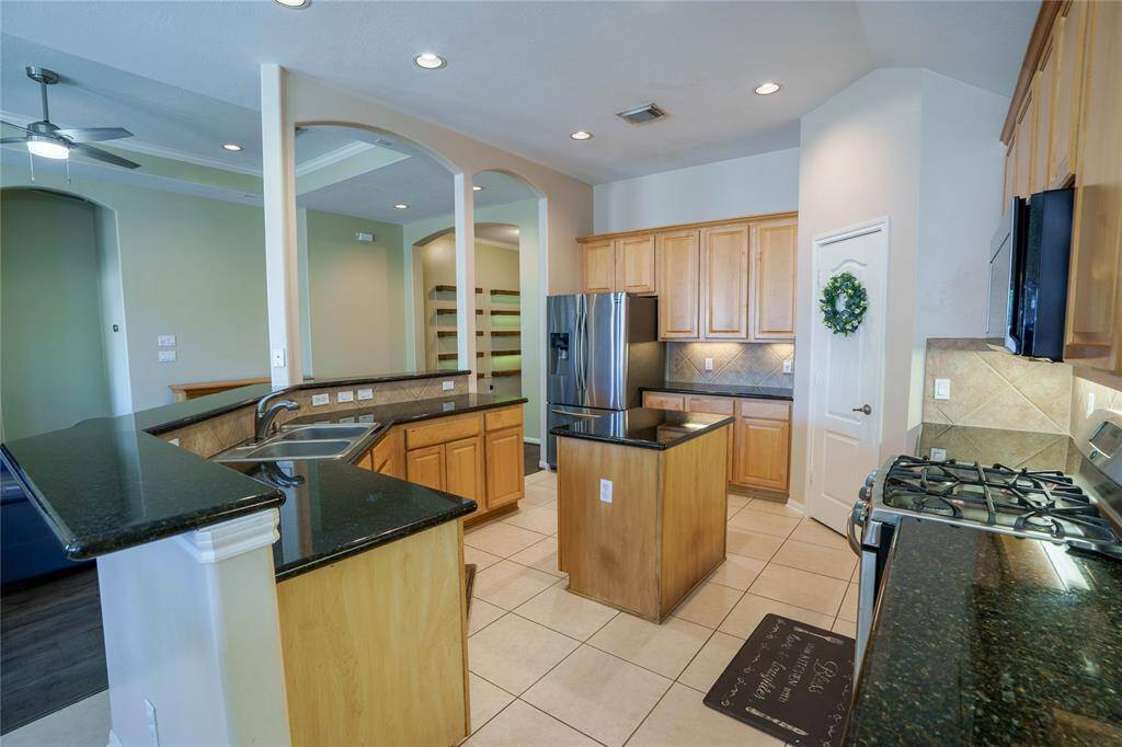 This kitchen has countertop space and cabinets for all your pans and extra kitchen appliances!