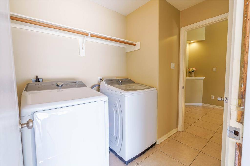 Washer and dryer can be negotiated to stay!
