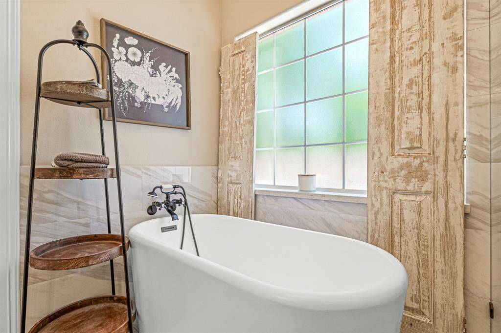 Picture Perfect Free Standing Soaking Tub.