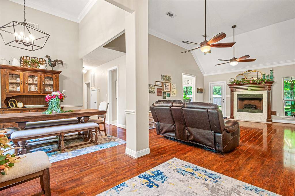 Step inside and feel right at home! The Open Layout is perfect for gathering!