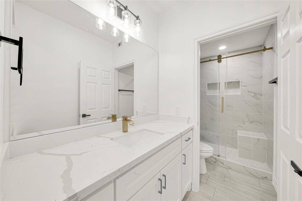 Bathroom with tub/shower combo and modern vanity.
