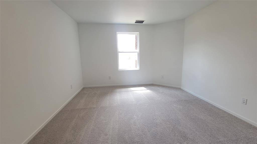 Primary Bedroom (1st Floor)