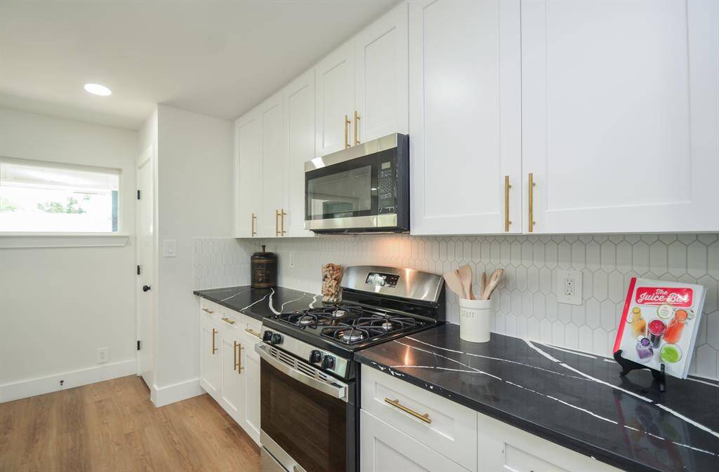 Countless Counter and Cabinet Space