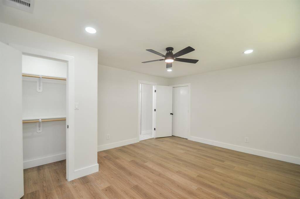 2 bedroom with ensuite off Living room- Great Mother-in-law suite