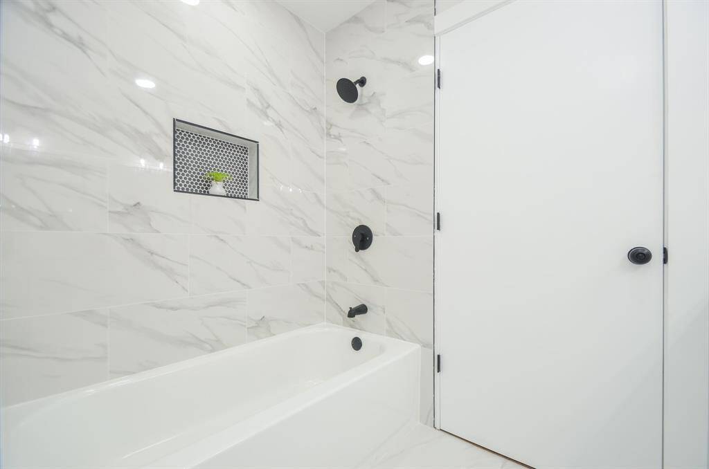 Guest Bathroom tub