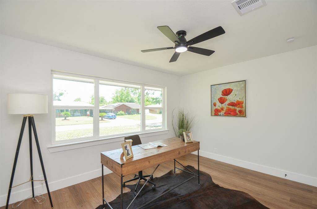 Front bedroom - Great as home office or playroom
