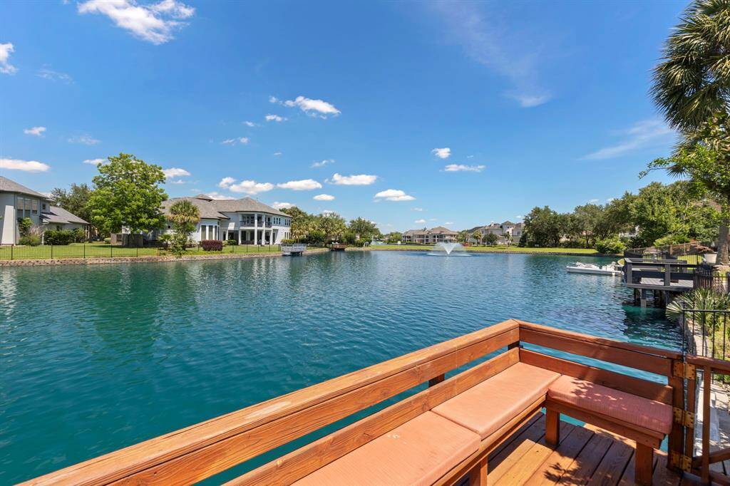 Pier at the edge of the yard and overlooking the lake...perfect for just relaxing.