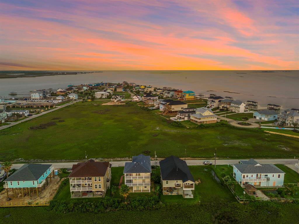 Steps from Causeway Marina, and within minutes from six other marinas, this home is a fisherman and water sport enthusiast's dream!