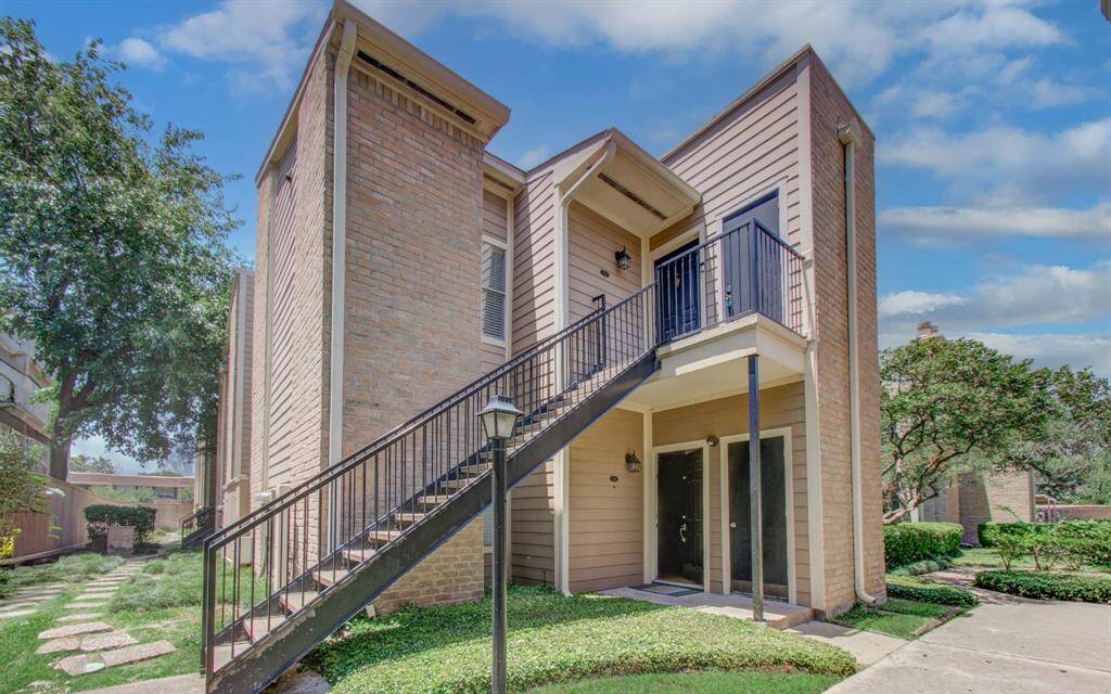 Beautiful upstairs corner unit!  Lots of green space, trees, and walking trails!