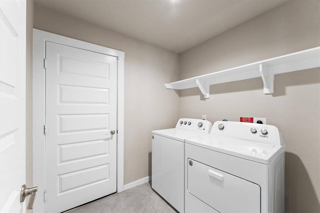 The laundry area is spacious and well-organized, featuring plenty of room for both functionality and storage. Designed with convenience in mind, it makes handling everyday tasks a breeze.