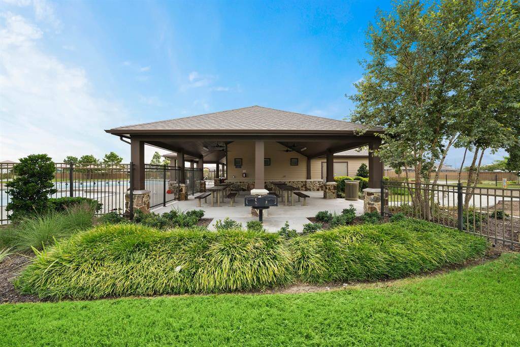 Enjoy the outdoors at the beautifully designed picnic area, perfect for family gatherings, casual meals, or simply relaxing in the fresh air.