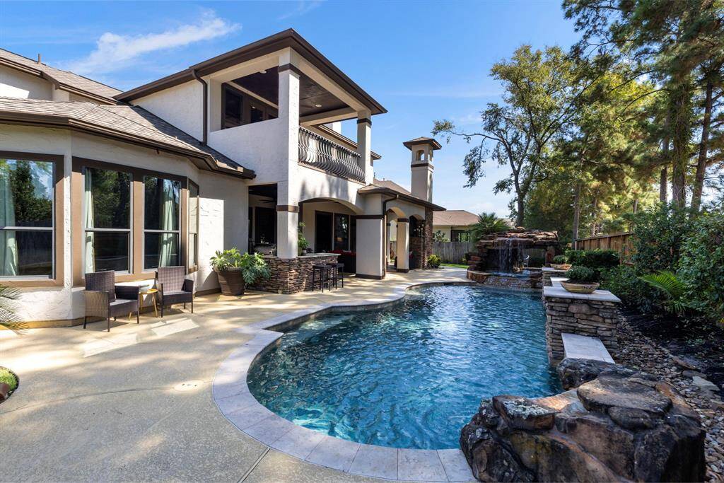 Backyard oasis with 3 covered outdoor living areas