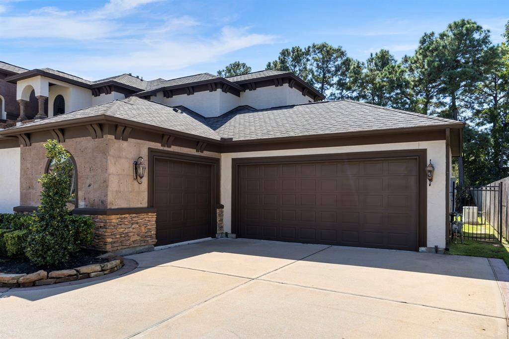 Spacious 3 car garage