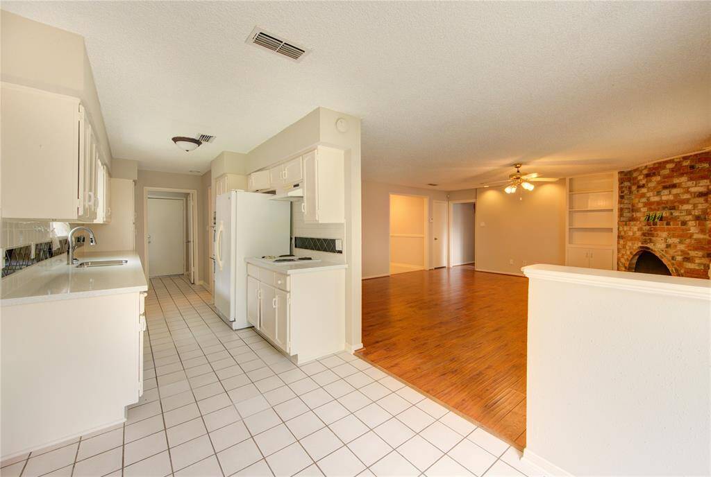 Kitchen access to Family Room