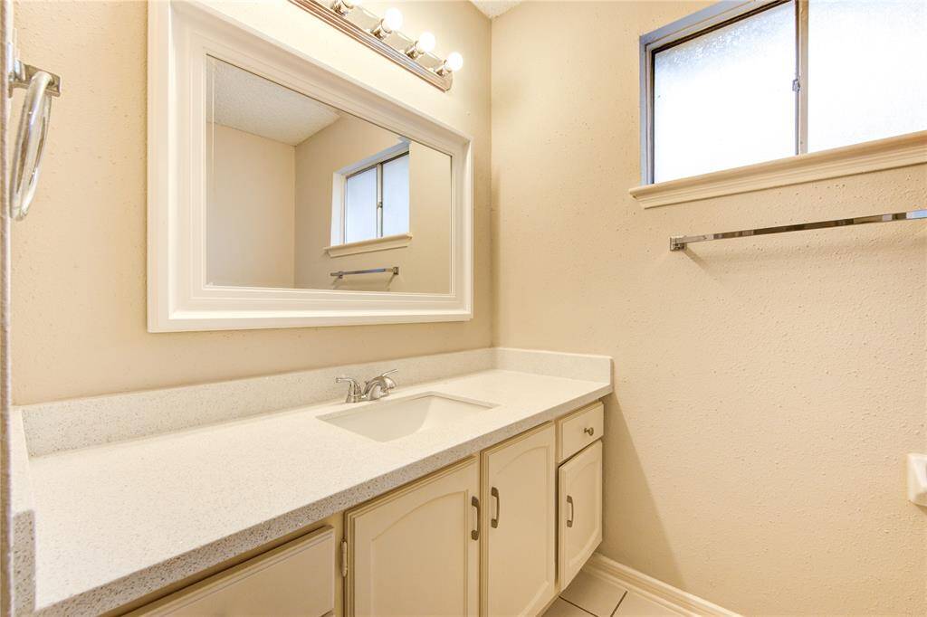 Elegant mirror and countertops