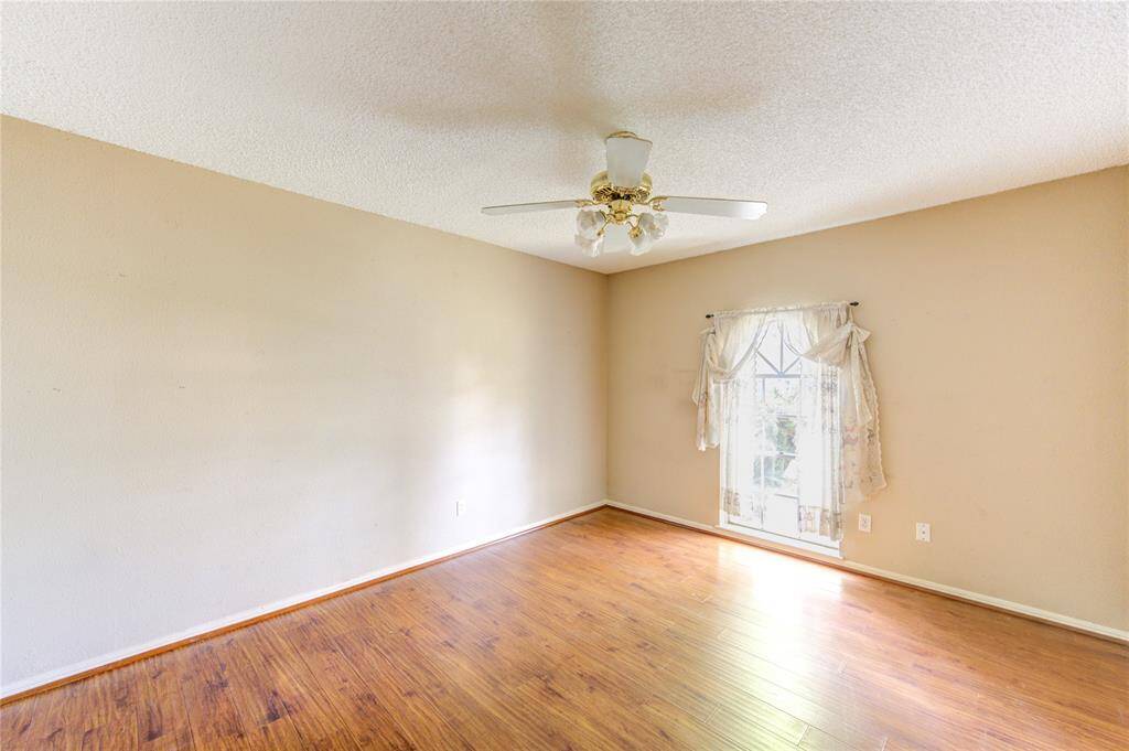 Secondary bedroom