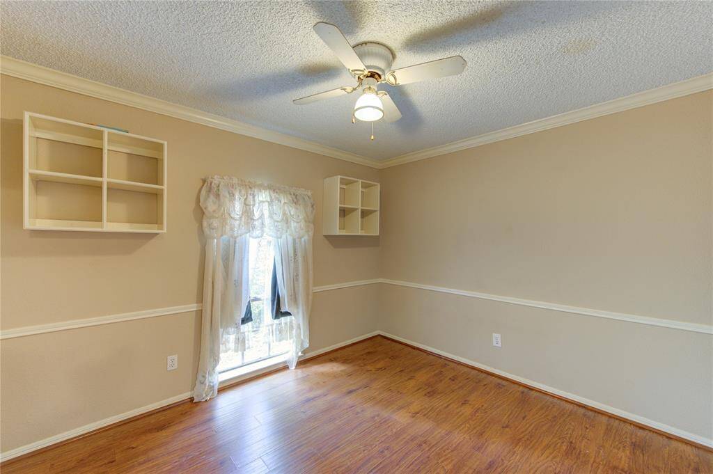 Secondary bedroom with build in shelves