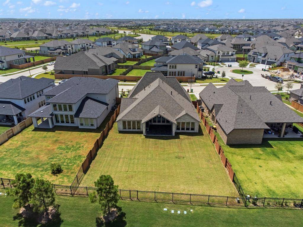 This home sits on a 70' premium lot with no back neighbors for maximum privacy 4-side brick, it features a spacious covered back patio—perfect for entertaining or relaxing outdoors