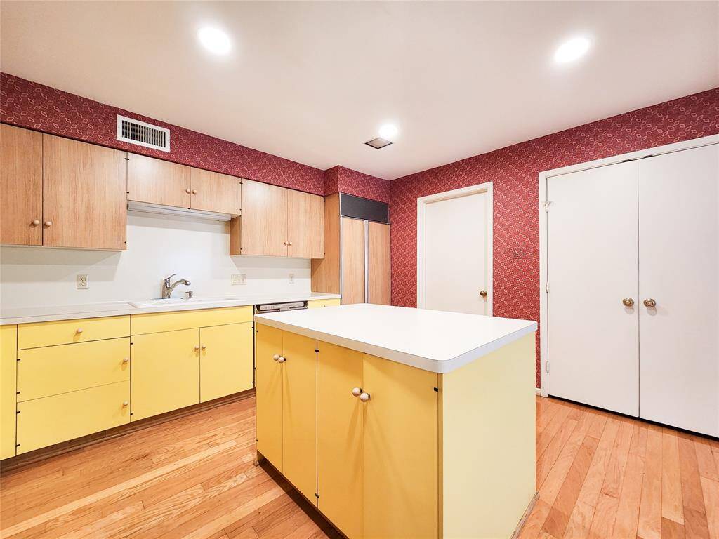 Enter Island Kitchen