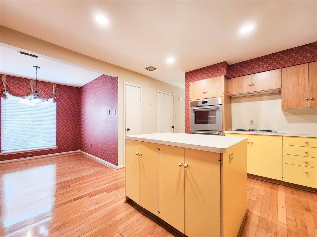 Breakfast area off kitchen