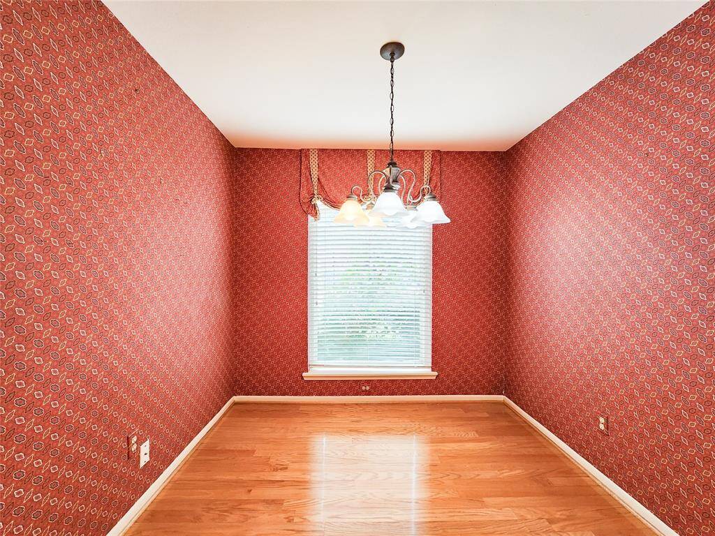 Light & Bright Cheery Breakfast nook