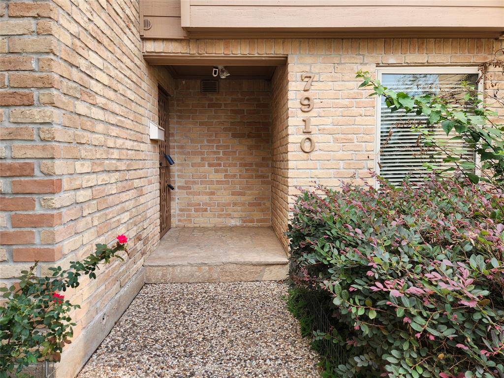 Covered Front Porch