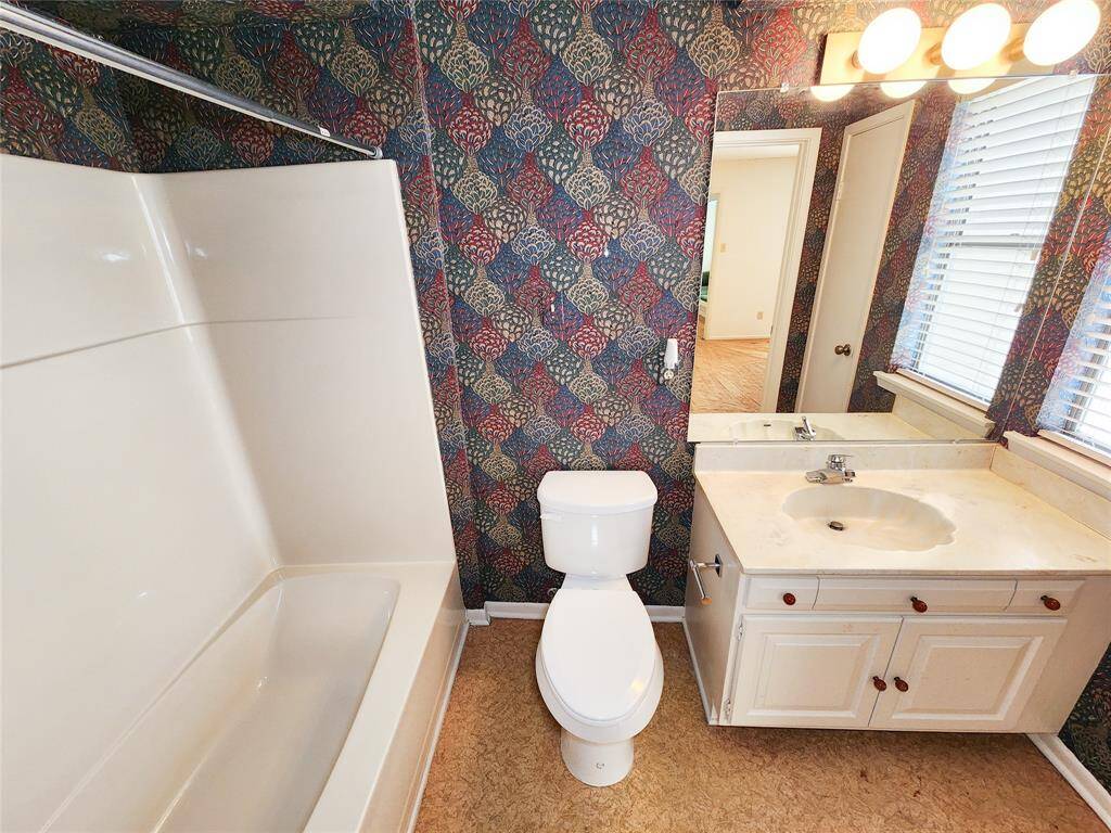 2nd & 3rd bedroom direct access to bath