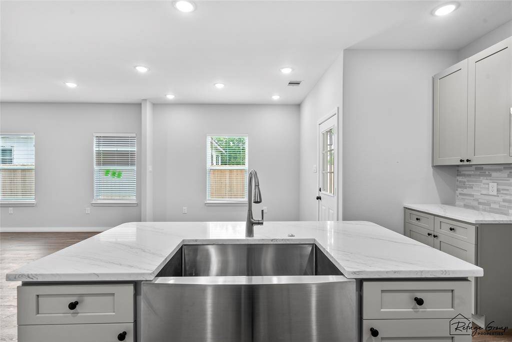 Farmers sink completes the look