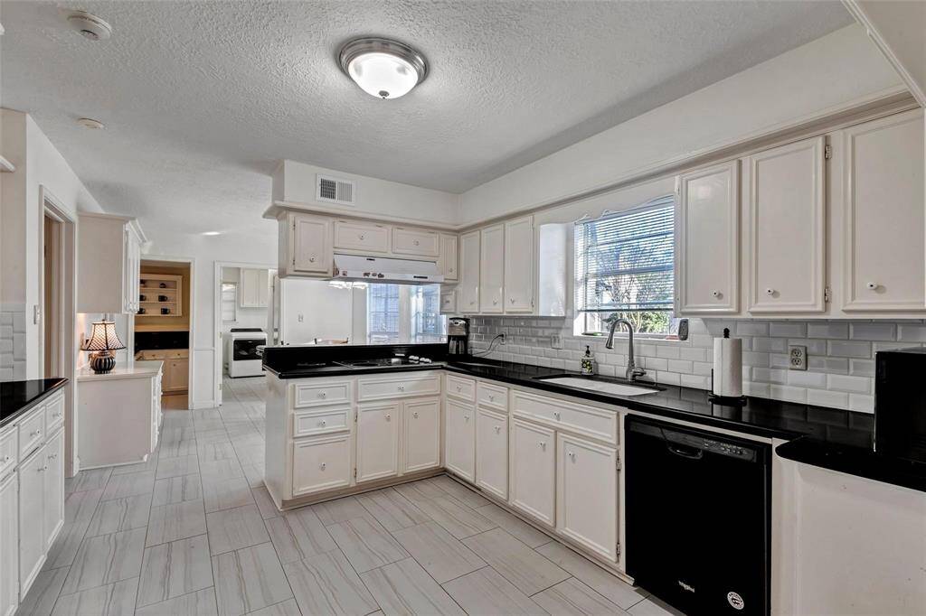 Lots of cabinets