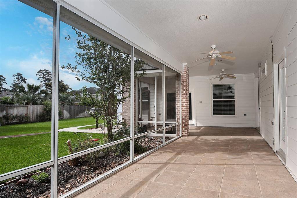 Expansive screened in porch