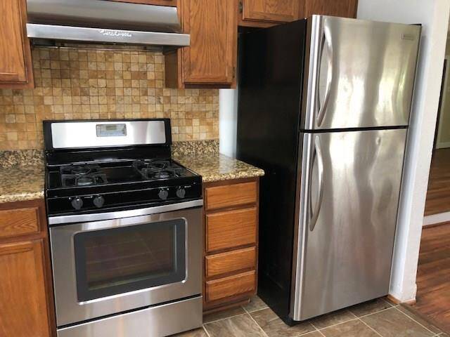 All stainless steel applicances.