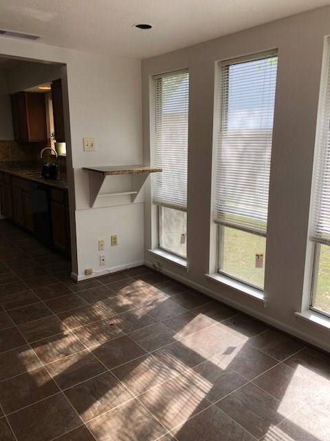 Lots of storage area in kitchen.