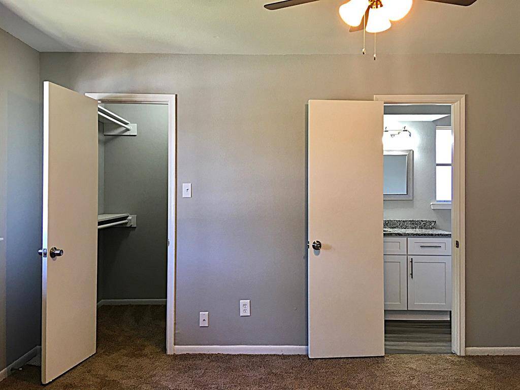 WITH WALK-IN CLOSET