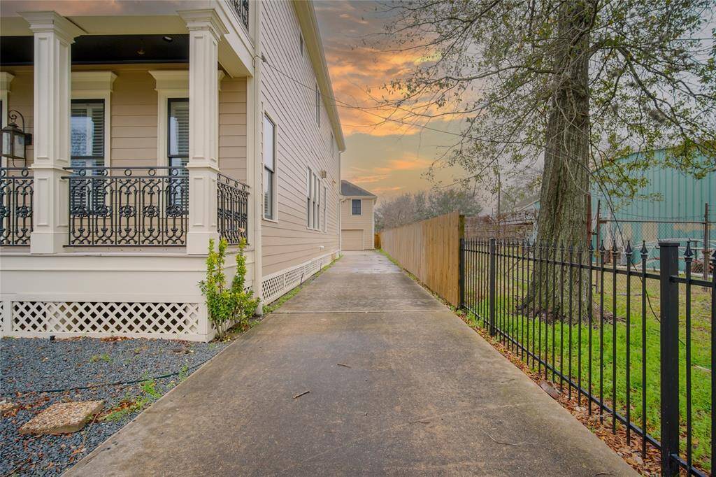 Photos from previous listing.