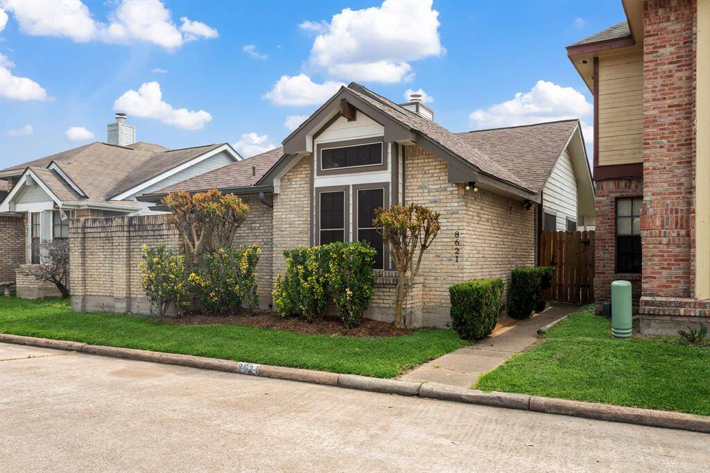 Well maintained home in a great location.  Convenient to major accesses and affordable.